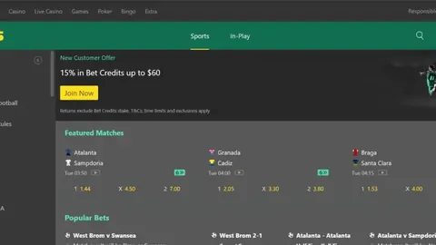 17岁便深陷其中，摆脱手机依赖之路艰难，如今频率显著下降。