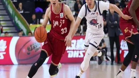 东詹禁区内受阻，芬尼-史密斯助力球队角色球员受益